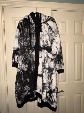 Tie-Dye Long Hooded Trench Coat - Black & White